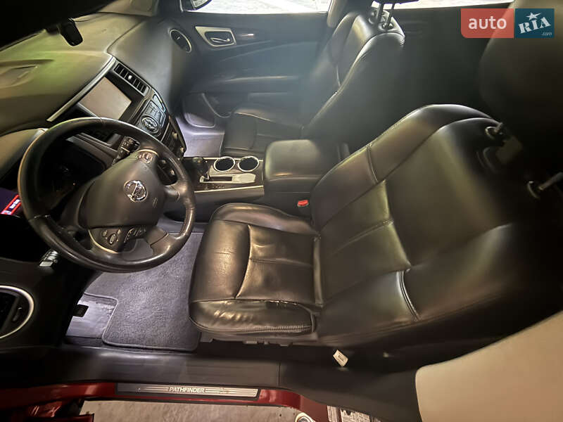 Внедорожник / Кроссовер Nissan Pathfinder 2015 в Львове