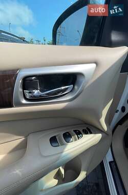 Позашляховик / Кросовер Nissan Pathfinder 2013 в  фото 11 Позашляховик / Кросовер Nissan Pathfinder 2013 в