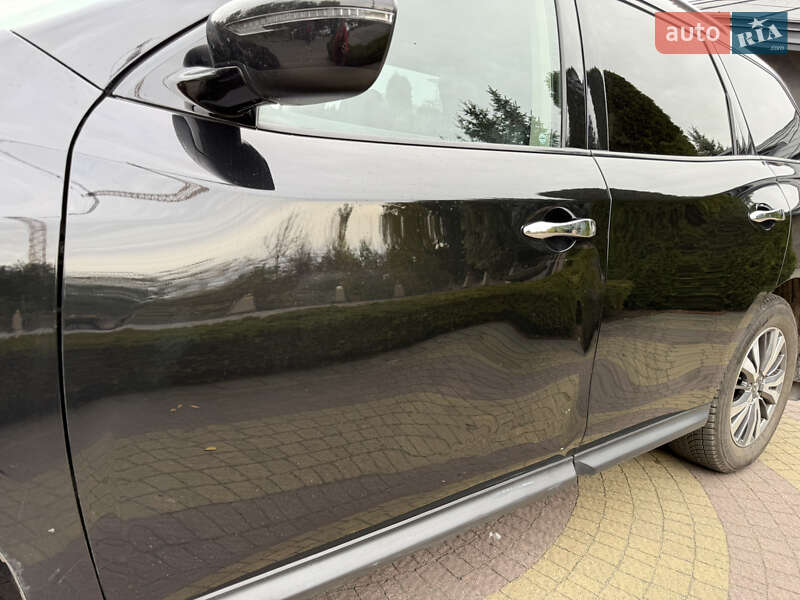 Позашляховик / Кросовер Nissan Pathfinder 2018 в Жовкві