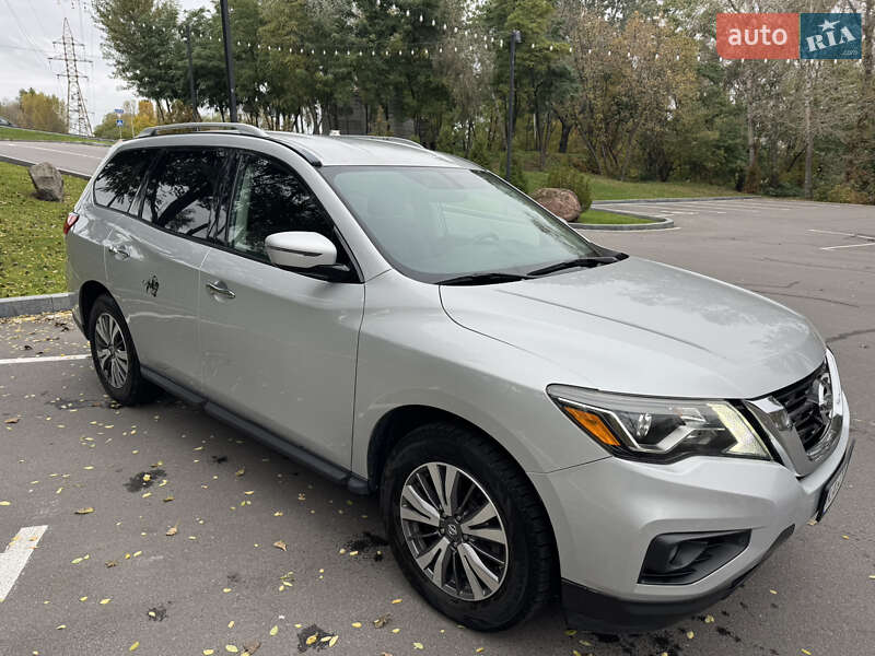 Внедорожник / Кроссовер Nissan Pathfinder 2016 в Киеве