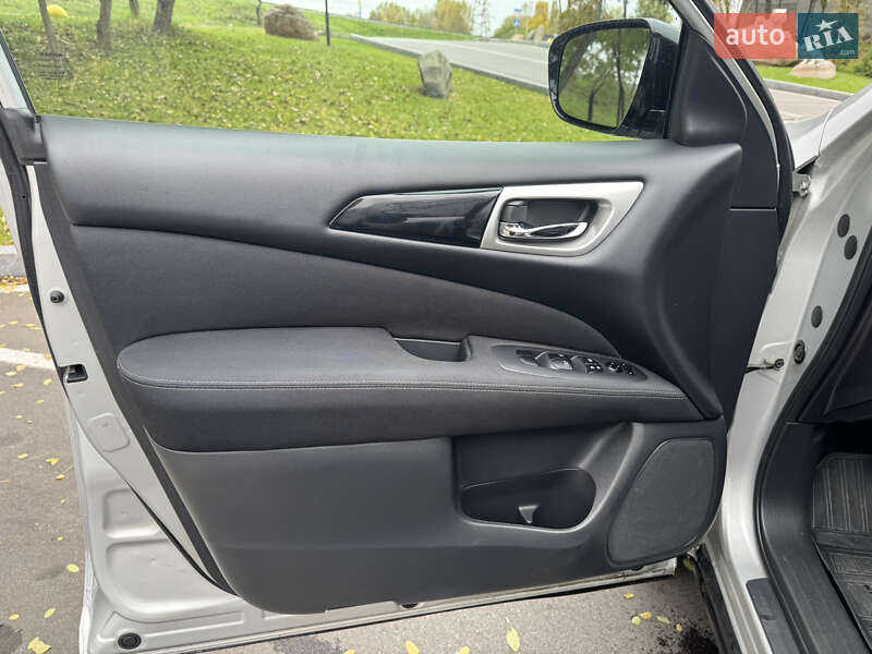 Внедорожник / Кроссовер Nissan Pathfinder 2016 в Киеве