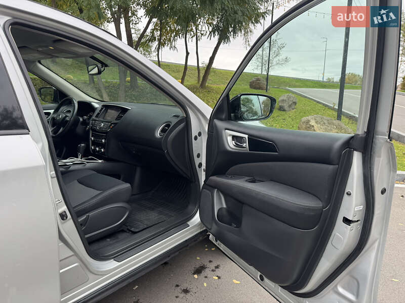 Внедорожник / Кроссовер Nissan Pathfinder 2016 в Киеве