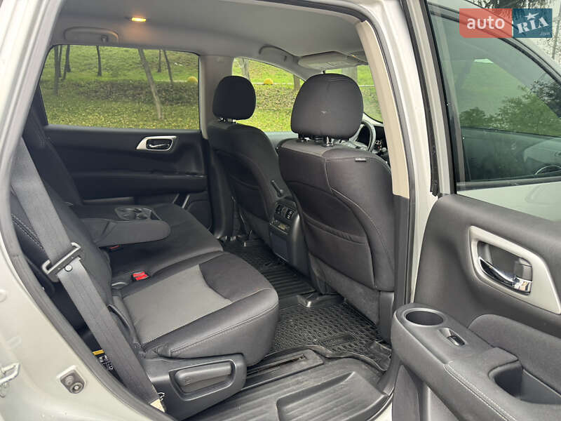 Внедорожник / Кроссовер Nissan Pathfinder 2016 в Киеве