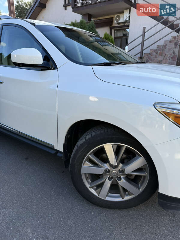 Позашляховик / Кросовер Nissan Pathfinder 2015 в Києві