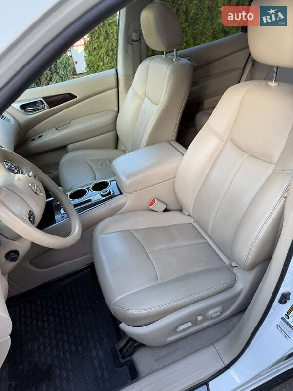 Позашляховик / Кросовер Nissan Pathfinder 2015 в Києві