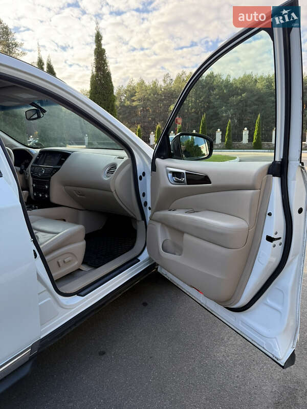 Позашляховик / Кросовер Nissan Pathfinder 2015 в Києві