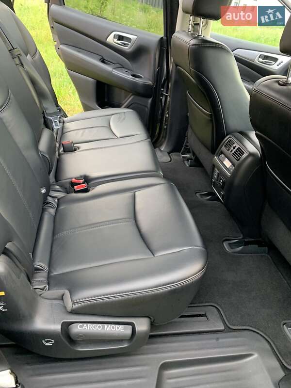 Внедорожник / Кроссовер Nissan Pathfinder 2017 в Вараше