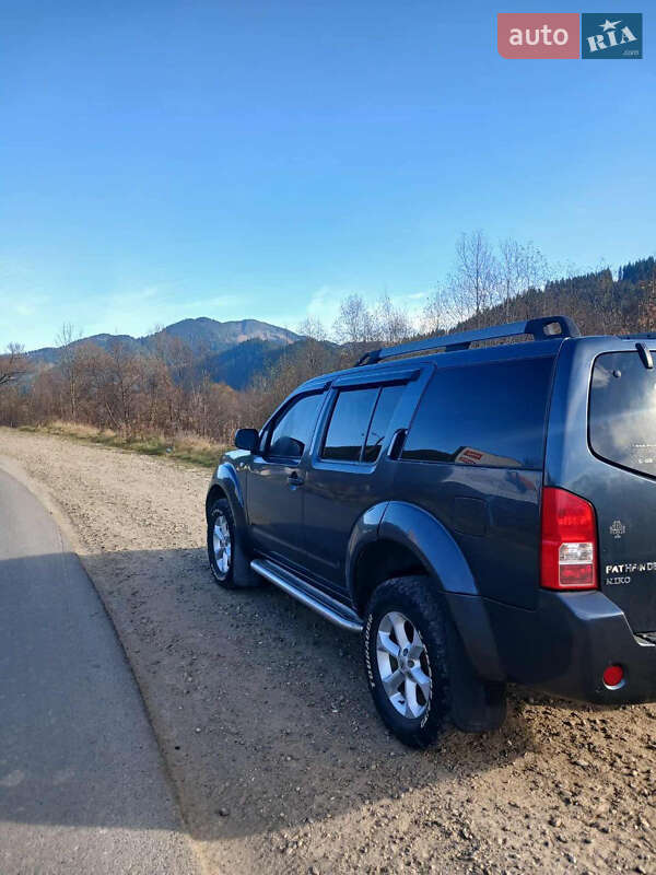 Внедорожник / Кроссовер Nissan Pathfinder 2005 в Верховине