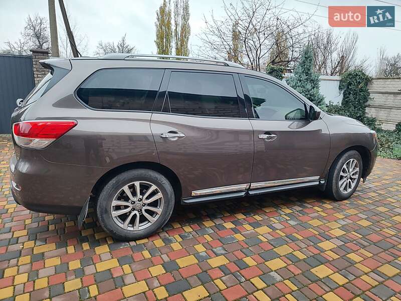 Внедорожник / Кроссовер Nissan Pathfinder 2015 в Кривом Роге фото 2 Внедорожник / Кроссовер Nissan Pathfinder 2015 в Кривом Роге