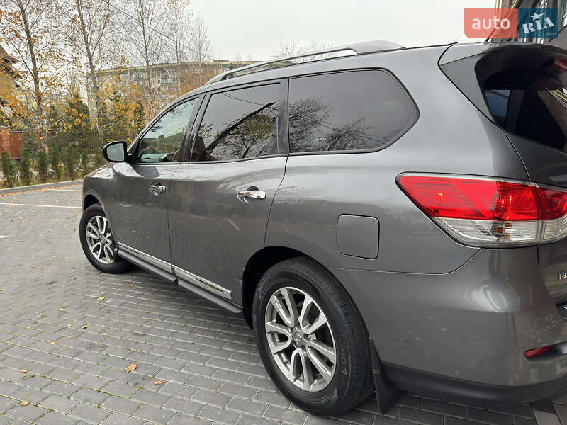 Внедорожник / Кроссовер Nissan Pathfinder 2015 в Полтаве