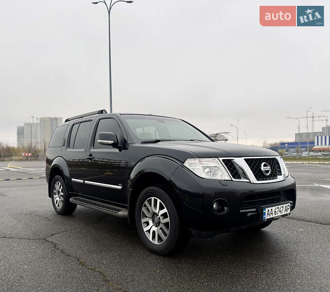 Внедорожник / Кроссовер Nissan Pathfinder 2011 в Киеве