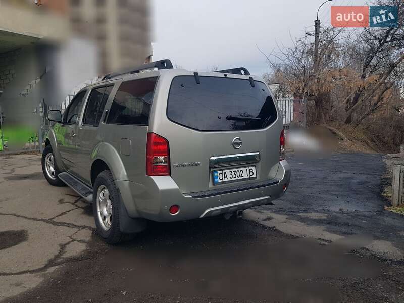 Внедорожник / Кроссовер Nissan Pathfinder 2011 в Черкассах