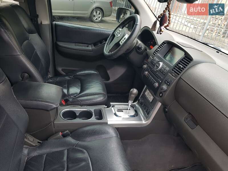 Внедорожник / Кроссовер Nissan Pathfinder 2011 в Черкассах