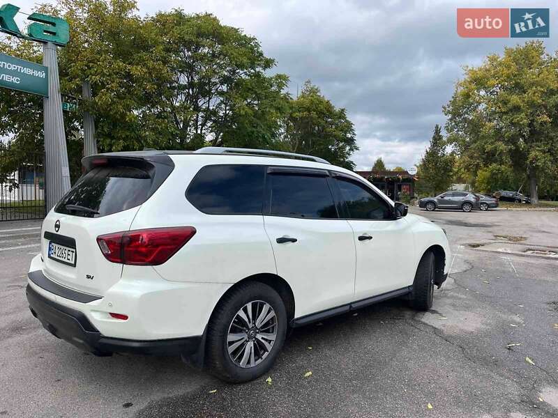 Позашляховик / Кросовер Nissan Pathfinder 2017 в Олександрії