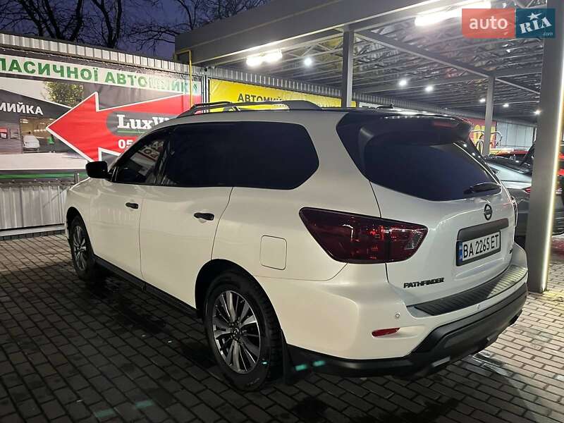 Позашляховик / Кросовер Nissan Pathfinder 2017 в Олександрії