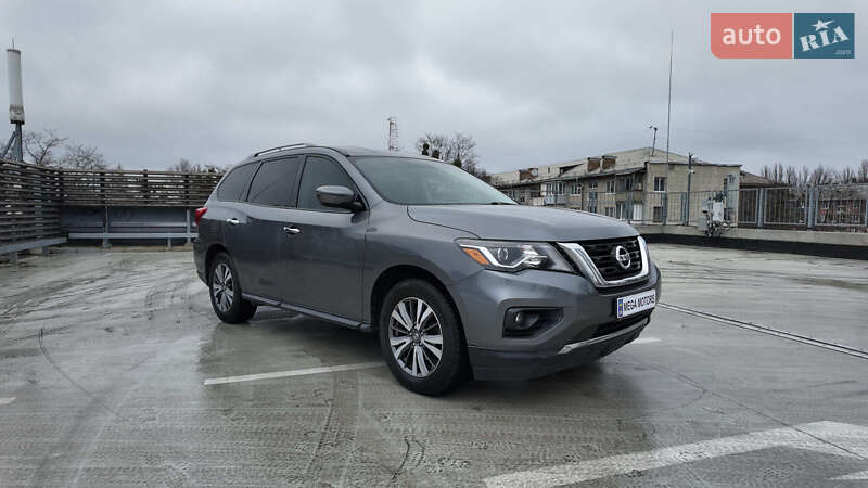 Внедорожник / Кроссовер Nissan Pathfinder 2016 в Киеве
