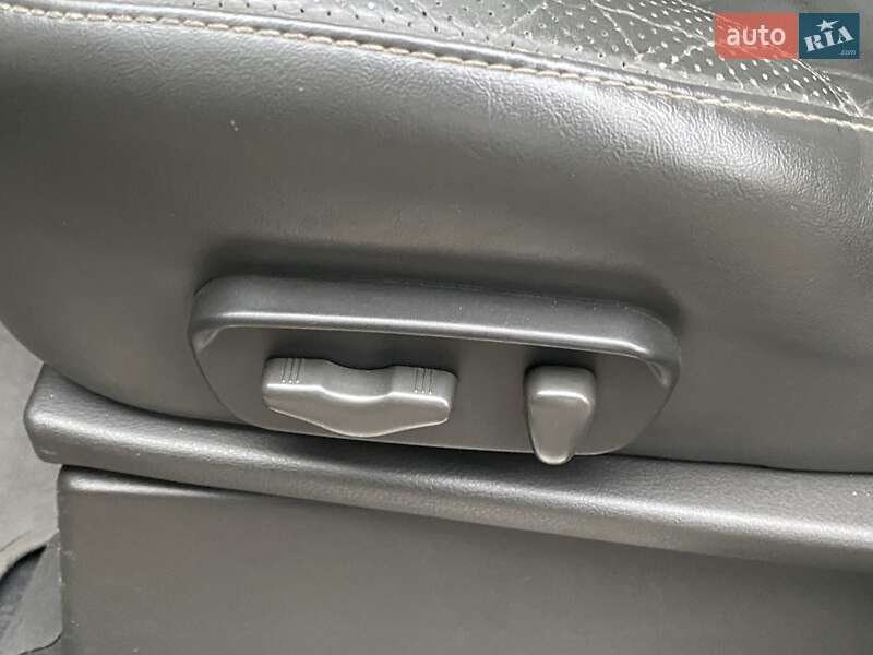 Позашляховик / Кросовер Nissan Pathfinder 2013 в Дніпрі