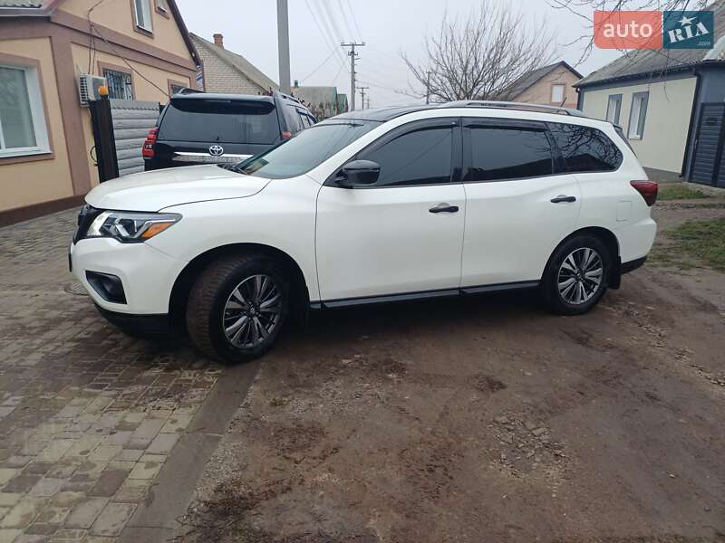 Позашляховик / Кросовер Nissan Pathfinder 2017 в Олександрії фото 12 Позашляховик / Кросовер Nissan Pathfinder 2017 в Олександрії