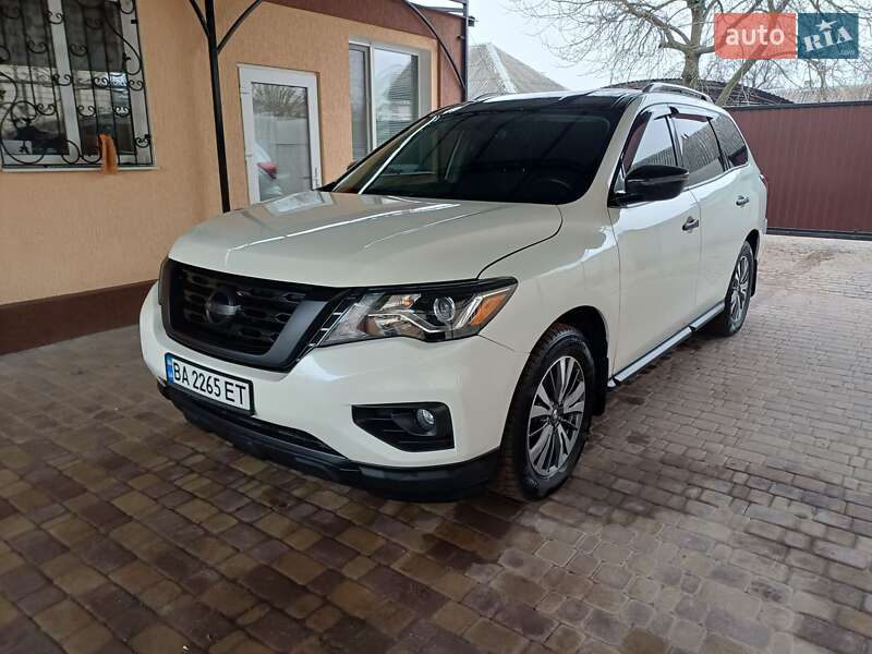 Позашляховик / Кросовер Nissan Pathfinder 2017 в Олександрії фото Позашляховик / Кросовер Nissan Pathfinder 2017 в Олександрії