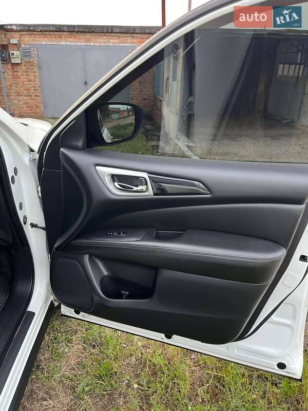 Позашляховик / Кросовер Nissan Pathfinder 2017 в Олександрії фото 36 Позашляховик / Кросовер Nissan Pathfinder 2017 в Олександрії