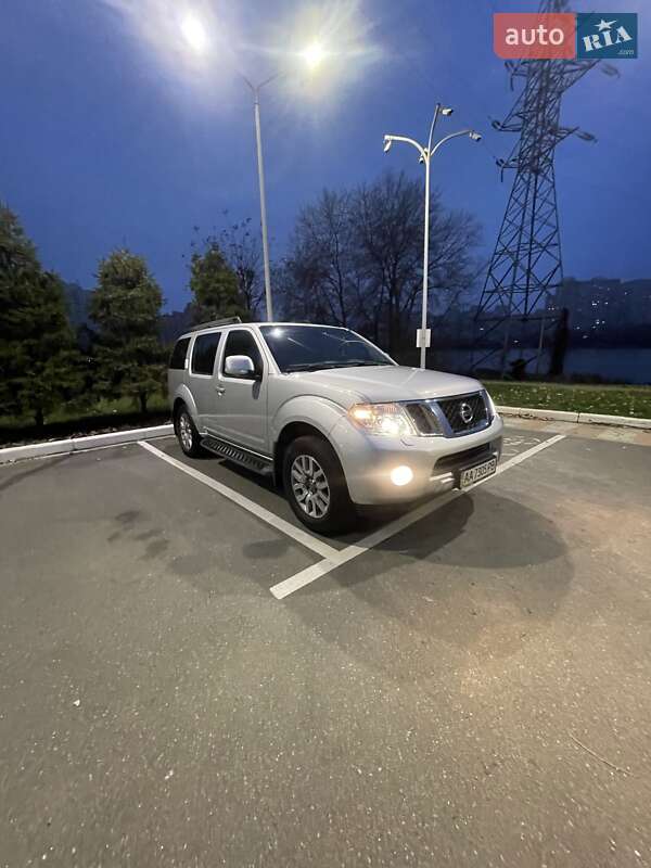 Позашляховик / Кросовер Nissan Pathfinder 2012 в Києві
