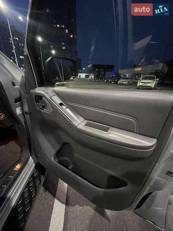 Позашляховик / Кросовер Nissan Pathfinder 2012 в Києві