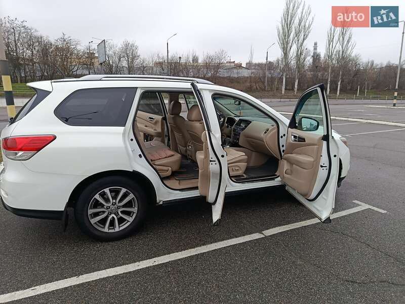 Позашляховик / Кросовер Nissan Pathfinder 2013 в Києві