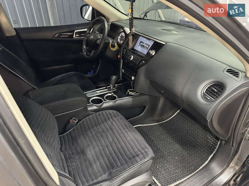 Позашляховик / Кросовер Nissan Pathfinder 2016 в Полтаві