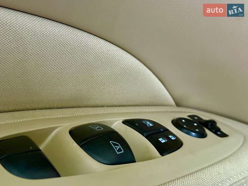 Внедорожник / Кроссовер Nissan Pathfinder 2016 в Ужгороде фото 12 Внедорожник / Кроссовер Nissan Pathfinder 2016 в Ужгороде