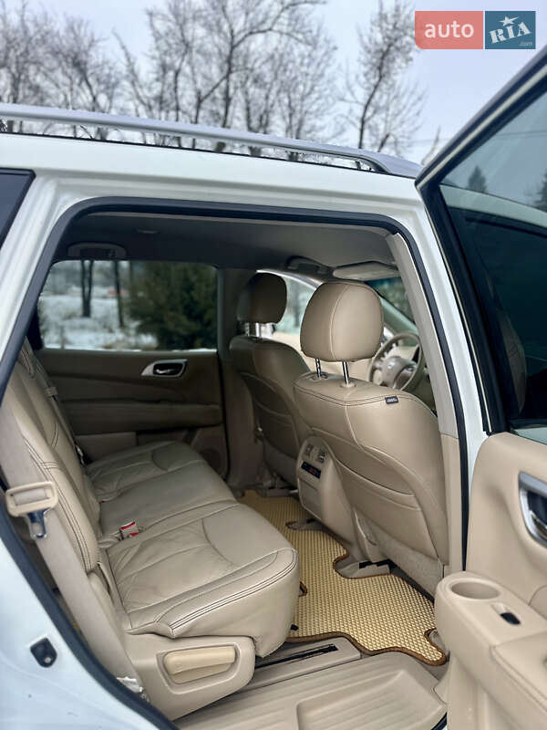 Внедорожник / Кроссовер Nissan Pathfinder 2015 в Черновцах