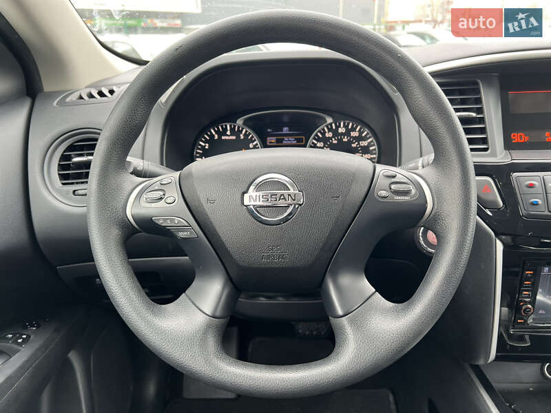 Внедорожник / Кроссовер Nissan Pathfinder 2016 в Киеве