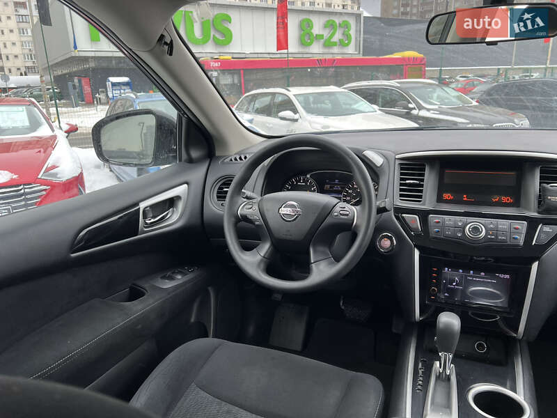 Внедорожник / Кроссовер Nissan Pathfinder 2016 в Киеве