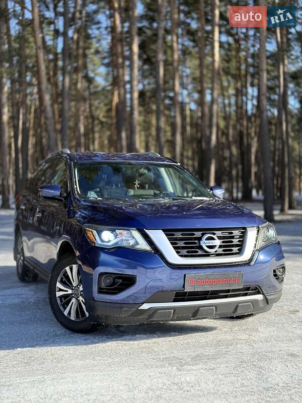 Внедорожник / Кроссовер Nissan Pathfinder 2017 в Сумах