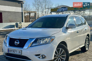 Внедорожник / Кроссовер Nissan Pathfinder 2015 в Черновцах