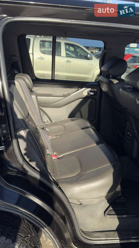 Внедорожник / Кроссовер Nissan Pathfinder 2007 в Белогородке