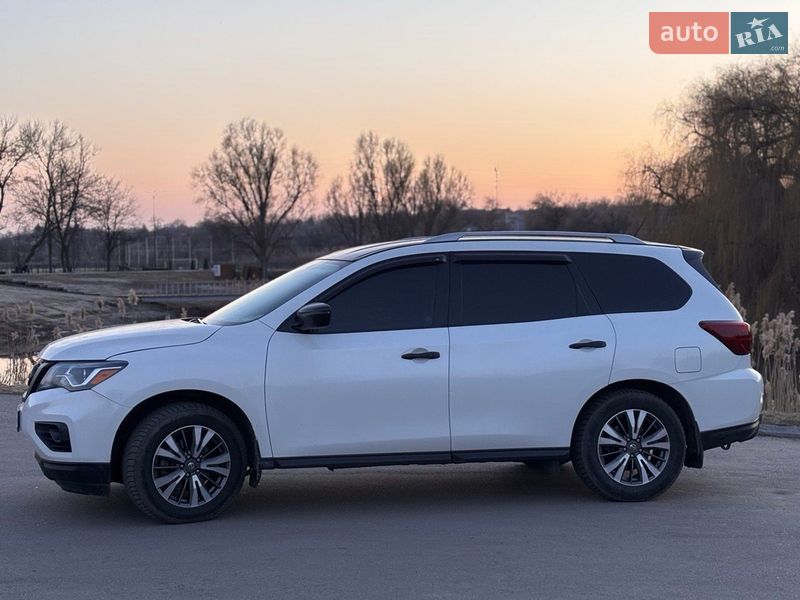 Внедорожник / Кроссовер Nissan Pathfinder 2017 в Александрие