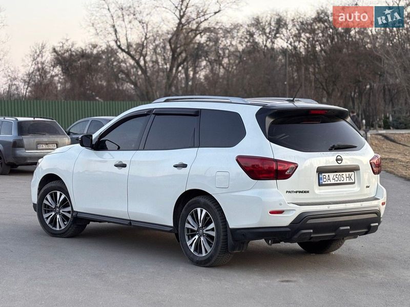 Внедорожник / Кроссовер Nissan Pathfinder 2017 в Александрие