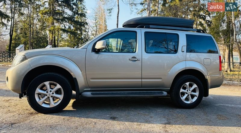 Nissan Pathfinder 2011