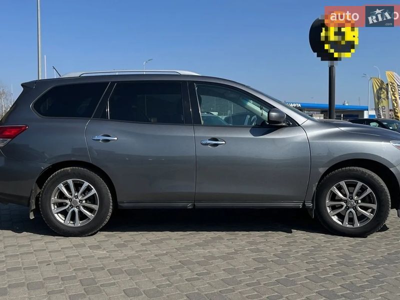 Внедорожник / Кроссовер Nissan Pathfinder 2016 в Ужгороде