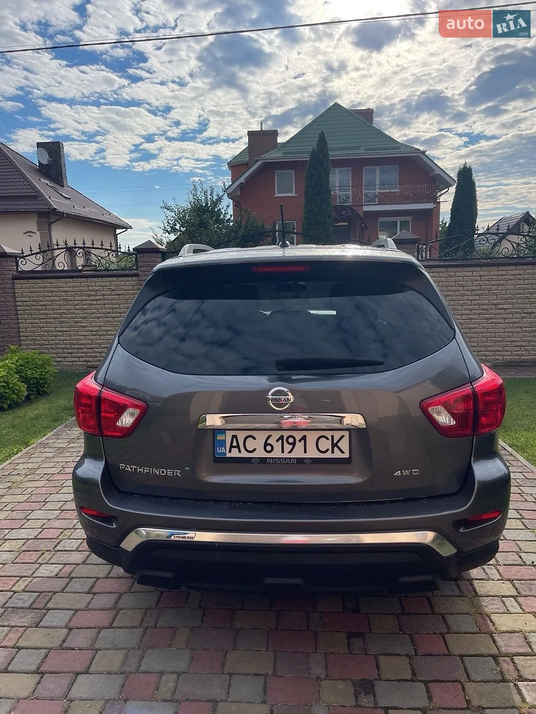 2018 Nissan Pathfinder - мініатюра 3