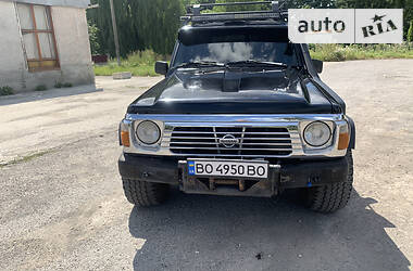 Внедорожник / Кроссовер Nissan Patrol 1994 в Зборове