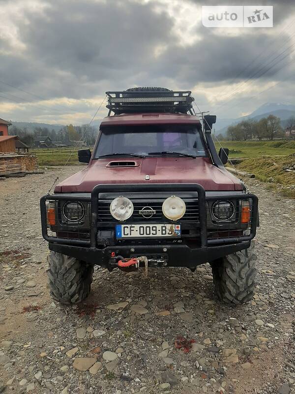 Внедорожник / Кроссовер Nissan Patrol 1993 в Рахове