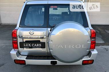 Позашляховик / Кросовер Nissan Patrol 2004 в 