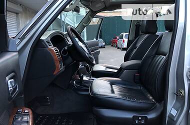Позашляховик / Кросовер Nissan Patrol 2004 в 