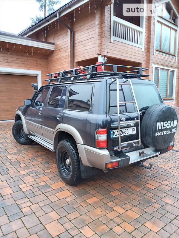 Внедорожник / Кроссовер Nissan Patrol 2000 в Киеве