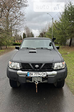 Внедорожник / Кроссовер Nissan Patrol 2001 в Ровно
