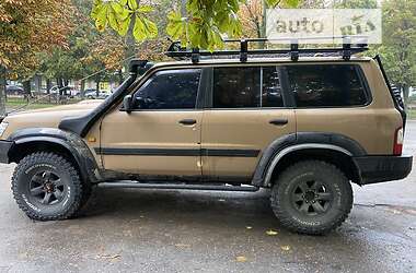 Внедорожник / Кроссовер Nissan Patrol 2000 в 