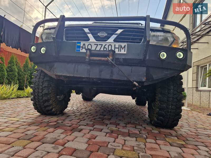 Позашляховик / Кросовер Nissan Patrol 2002 в Тячеві