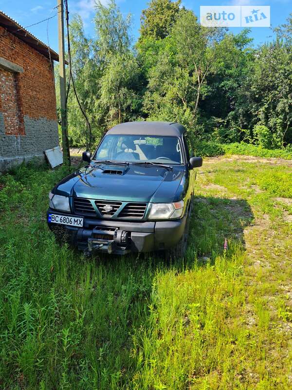 Внедорожник / Кроссовер Nissan Patrol 1998 в Стрые