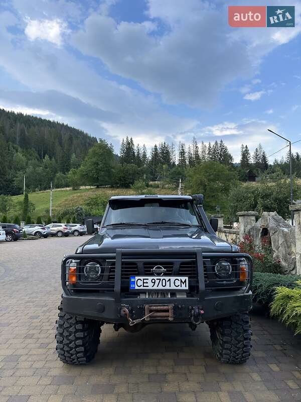 Внедорожник / Кроссовер Nissan Patrol 1992 в Яремче